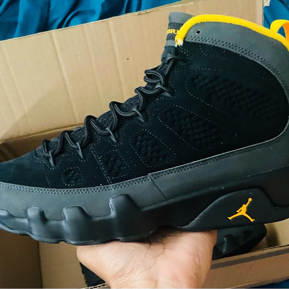 Jordan 9 Retro Black , Dark Charcoal, & University Gold - Picture 3 of 7